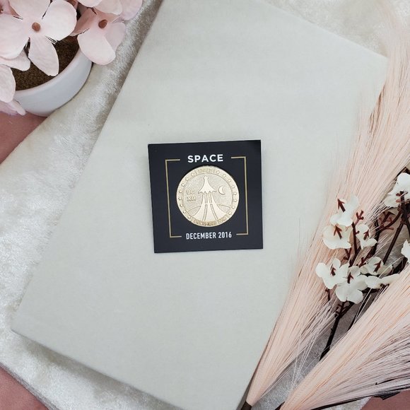 Loot Gaming by Loot Crate - Space (Dec 2016) Box Collectible Pin - Picture 2 of 5